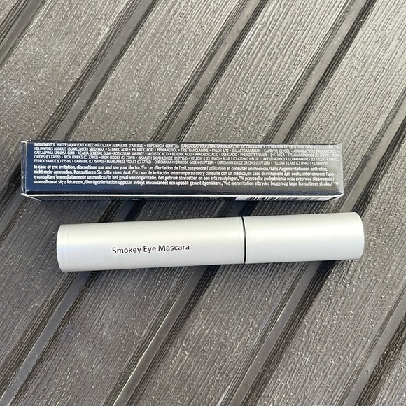Bobbi Brown Cosmetics - Smokey Eye Mascara - Picture 4 of 6